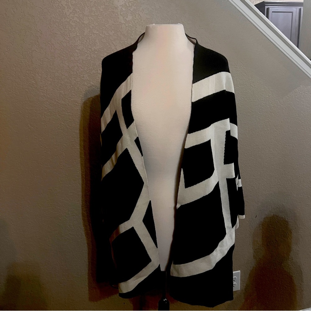 Sleeved Cape Sweater Black and White size S